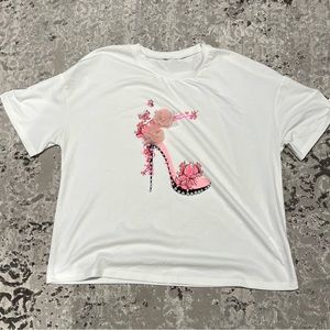 White T-shirt with heel design